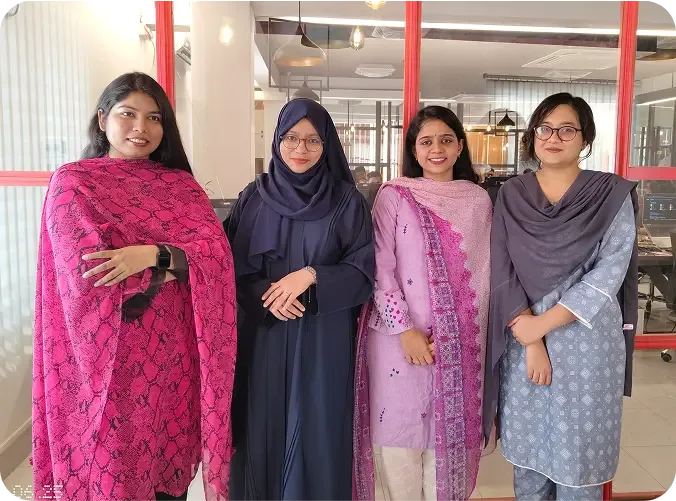 Women of 6sense HQ with flowers and cards on Women’s Day — photo 1